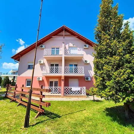 Ildiko Apartmanhaz Апарт-отель 3*