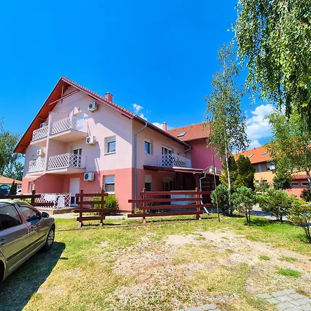 Апарт-отель Ildiko Apartmanhaz Замарди