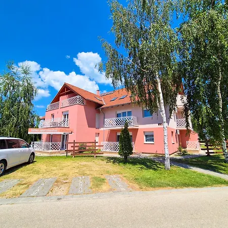Ildiko Apartmanhaz 3* Замарди