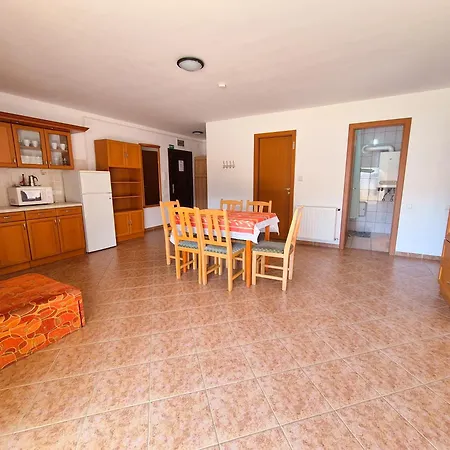 Ildiko Apartmanhaz Zamardi