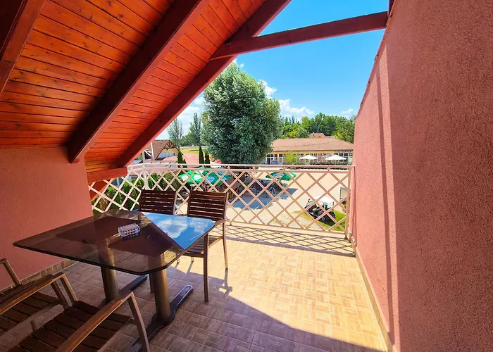 Ildiko Apartmanhaz Апарт-отель Замарди
