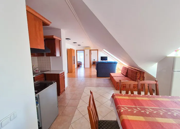 Ildiko Apartmanhaz Замарди