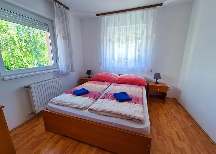 Ildiko Apartmanhaz 3* Замарди