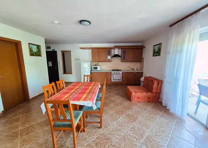 מלון דירות Ildiko Apartmanhaz 3*