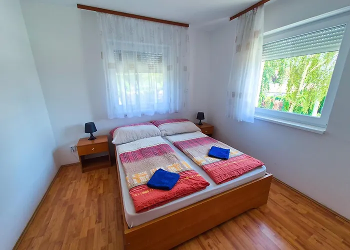 Ildiko Apartmanhaz מלון דירות זמראדי