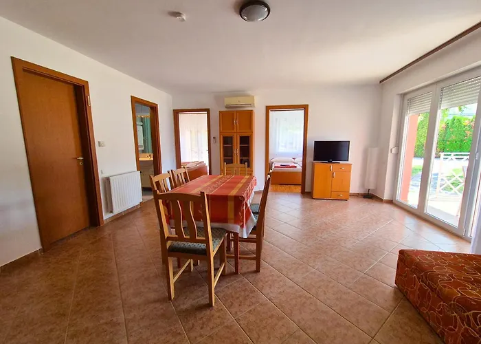 Ildiko Apartmanhaz Замарди