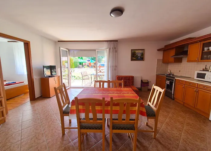 Ildiko Apartmanhaz Замарди